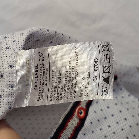 Lloyd and Jefferson casual shirt.  Size M - Picture 3 of 5